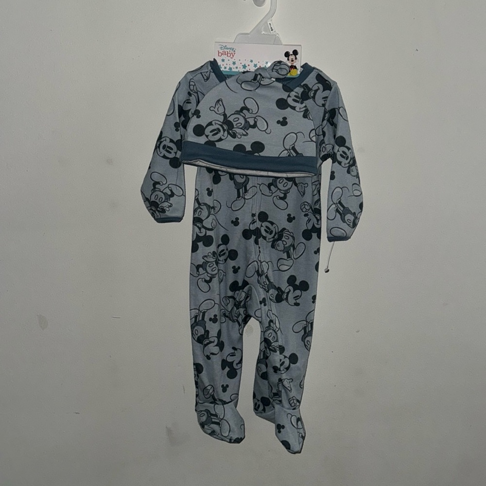 DISNEY BABY ONESIE WITH HAT SIZE 3 TO 6 MONTHS